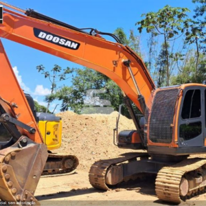 Escavadeira Doosan DX215