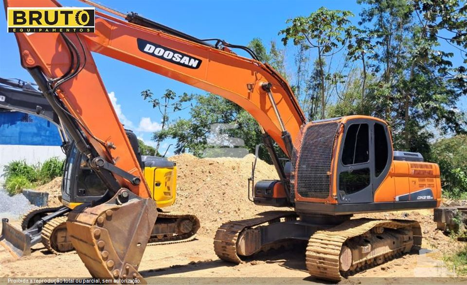 Escavadeira Doosan DX215