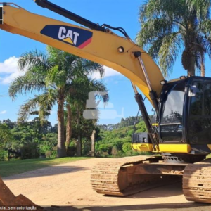 Escavadeira Caterpillar 320D2L