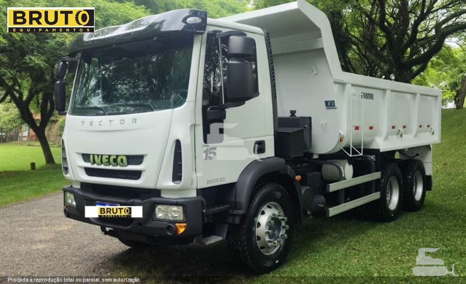 Caminhão Iveco TECTOR 260E30 6x4 2p (Diesel)(E5)