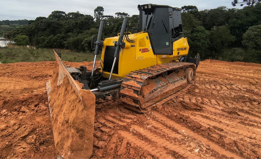 Trator de Esteira New Holland D150 B