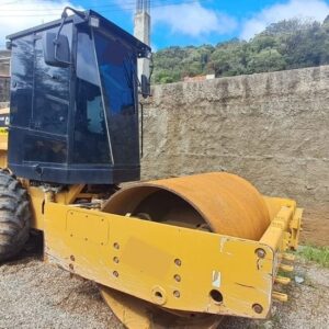 Rolo Compactador Caterpillar CS44B ano 2021