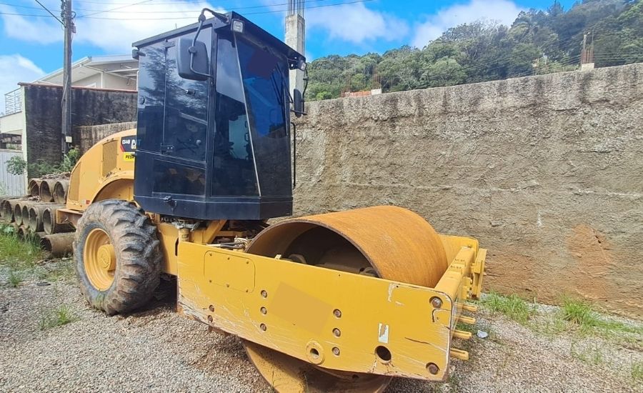 Rolo Compactador Caterpillar CS44B ano 2021