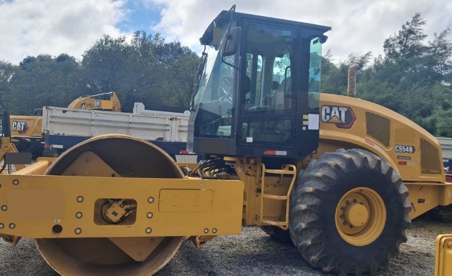 Rolo Compactador Caterpillar  CS54B ano 2021