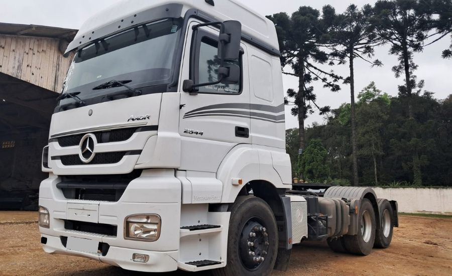 Caminhão Mercedes Benz 2544 6x2 ano 2019 - Cavalo
