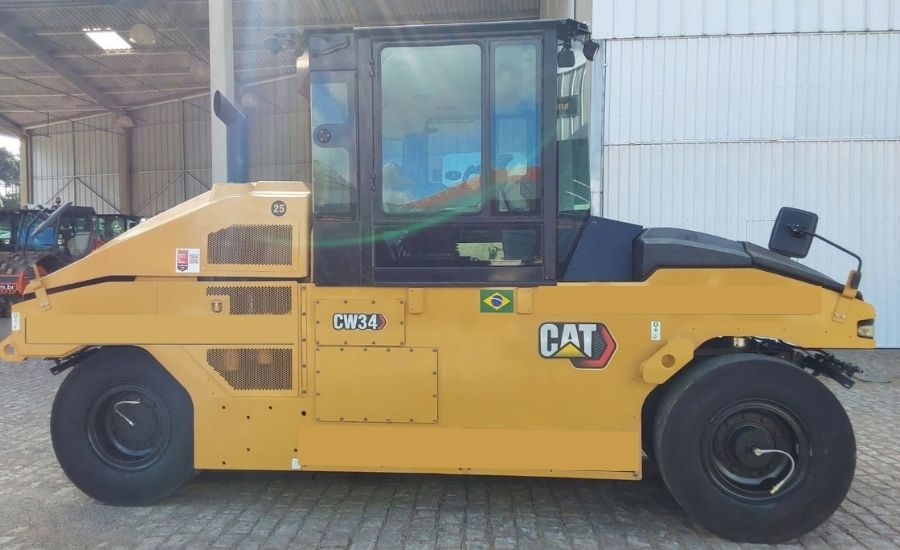 Rolo Compactador Caterpillar CW34  8 Pneus Sem Lastro ano 2020